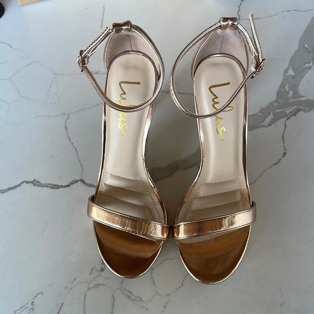 Lulu's metallic rose gold heels